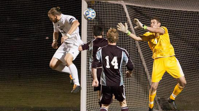 Trinity Rolls Past Puget Sound to Advance in the NCAA Playoffs
